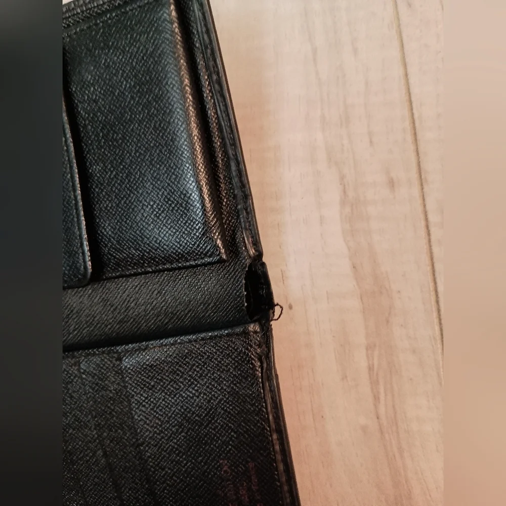 LOUIS VUITTON Marco Black Epi Leather BiFold Wallet
